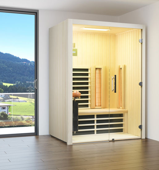 Infrarotkabinen von Wellness Wiedel – Modell Triosol Glas – spannender Kontrast durch helles Espenholz und dunkle Flächenheizung