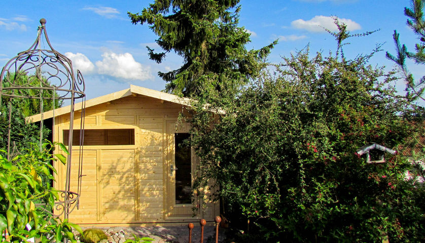 Einbauvariante des Saunabauers Wellness Wiedel – Sauna im Garten