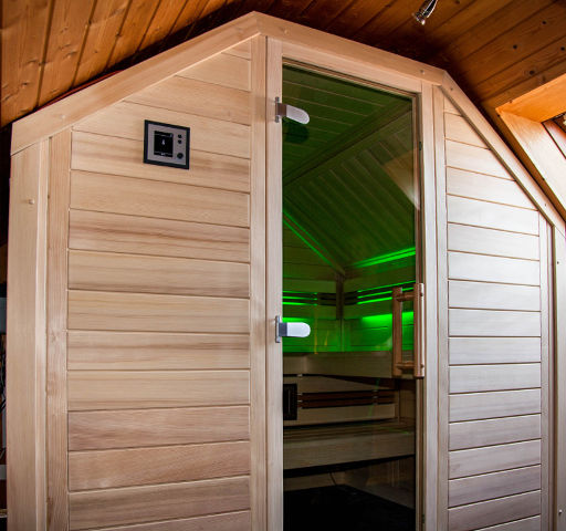 Einbauvariante des Saunabauers Wellness Wiedel – Sauna unterm Dach
