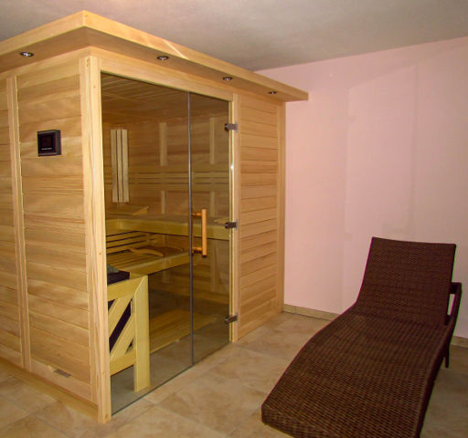 Massivholzsaunen im Angebot von Wellness Wiedel – Modelle und Baureihen